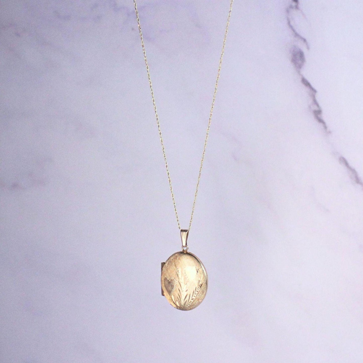 14K Solid Gold Mini Floral Locket Necklace – Vintage Style Keepsake Pendant