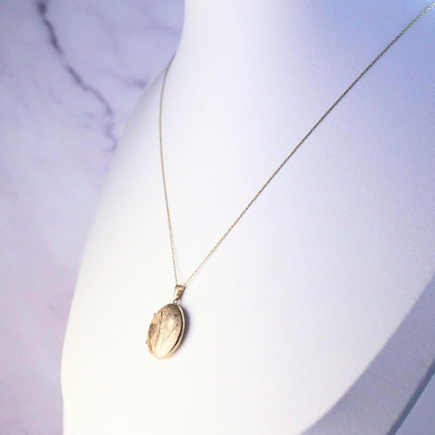 14K Solid Gold Mini Floral Locket Necklace – Vintage Style Keepsake Pendant