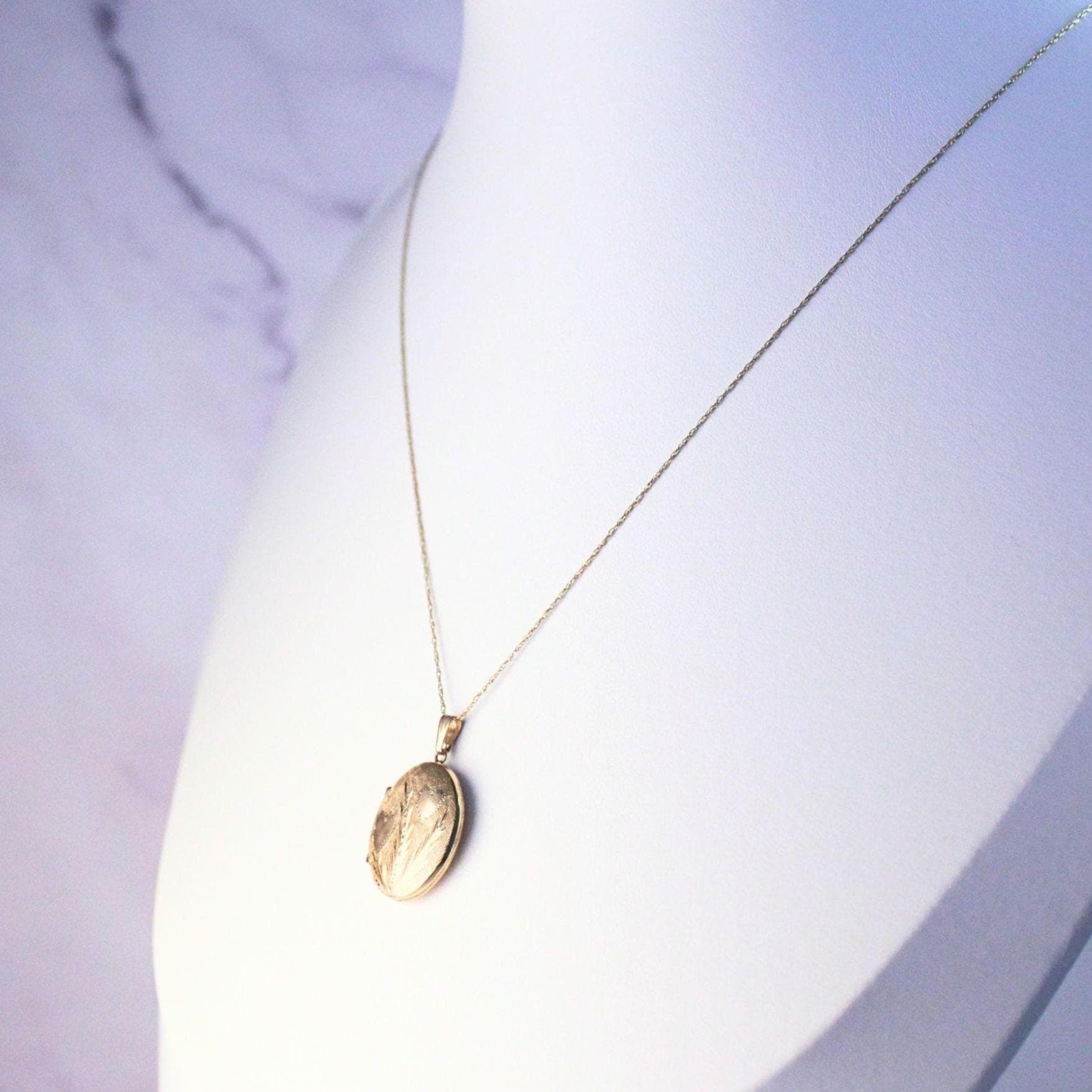 14K Solid Gold Mini Floral Locket Necklace – Vintage Style Keepsake Pendant