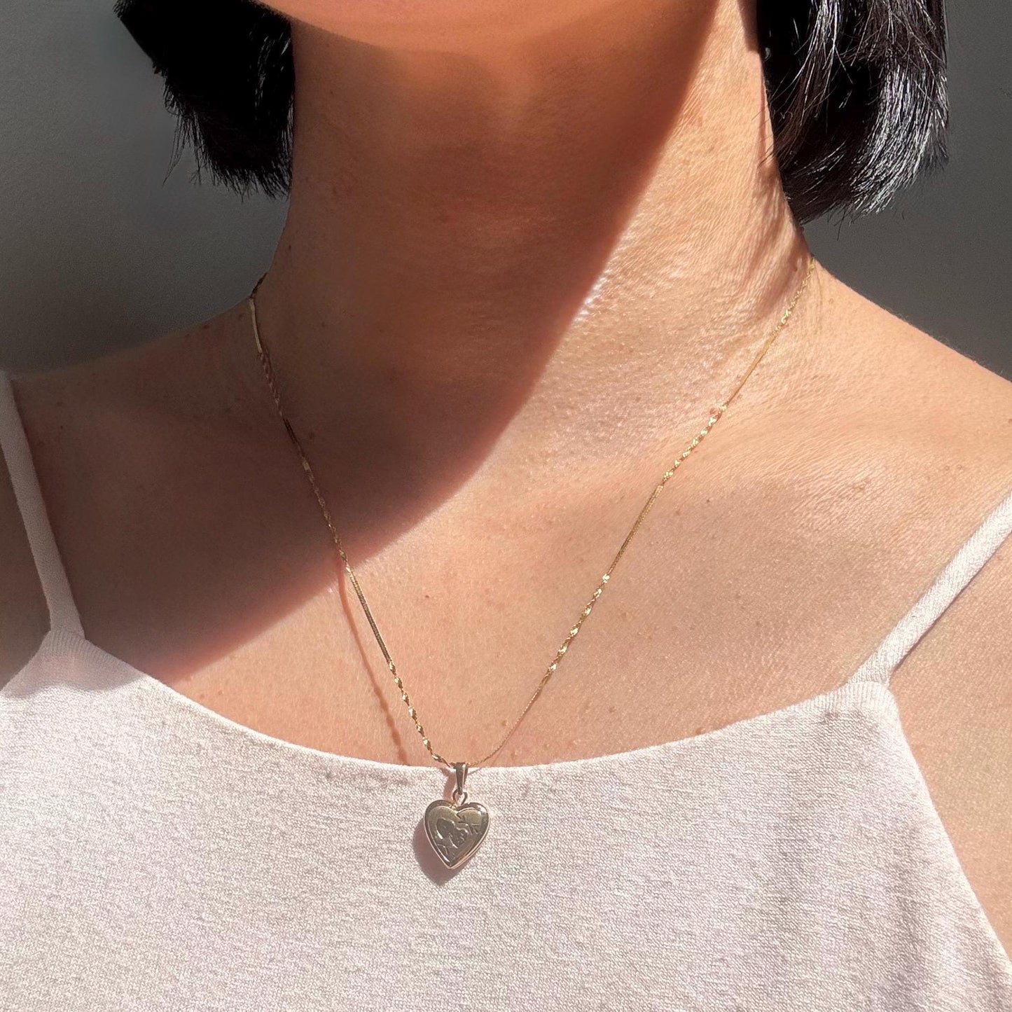 Vintage 14K Solid Gold Mini Heart Locket Necklace – Timeless Keepsake Jewelry