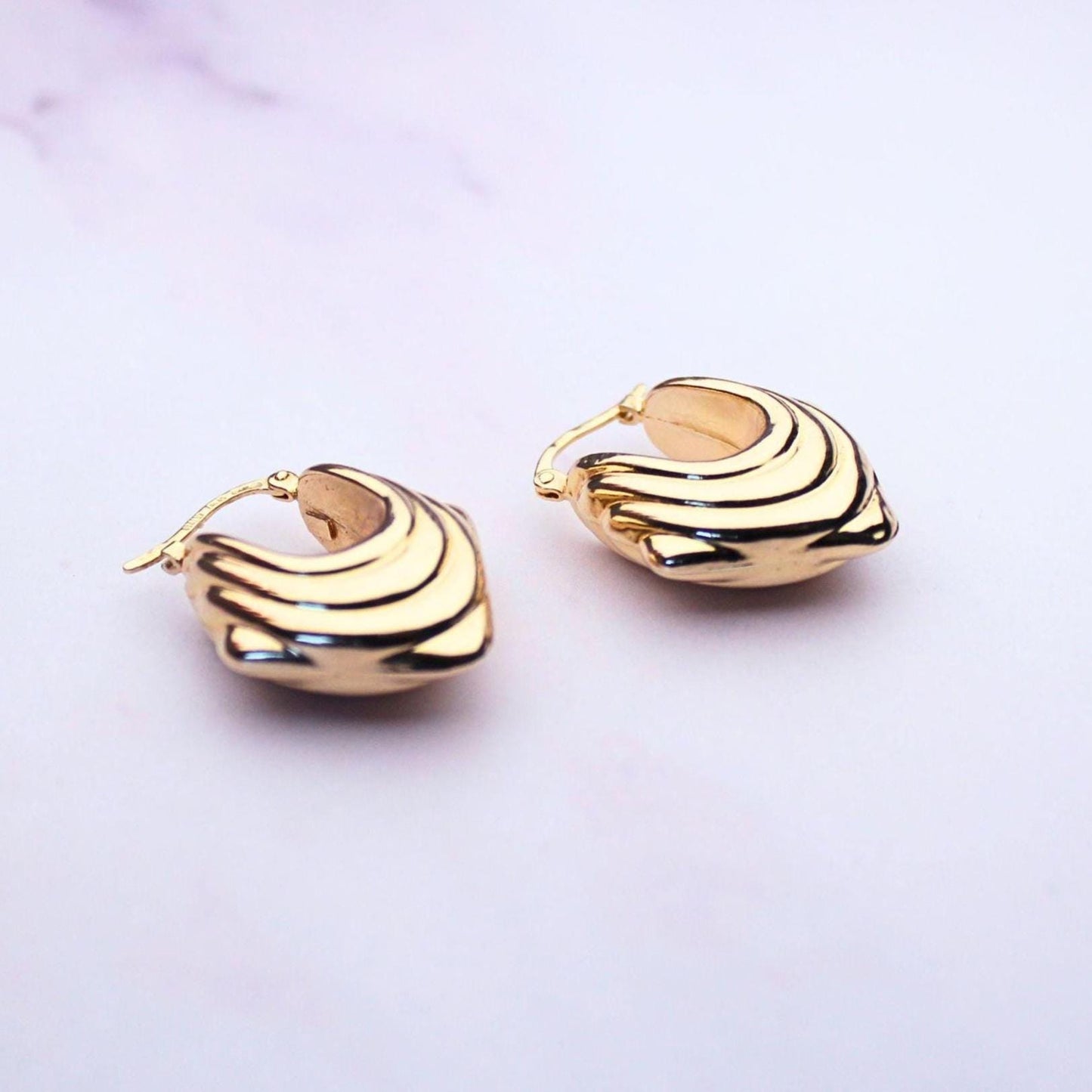 Vintage 14K Solid Gold Ribbed Hoop Earrings – Stylish Statement Hoops