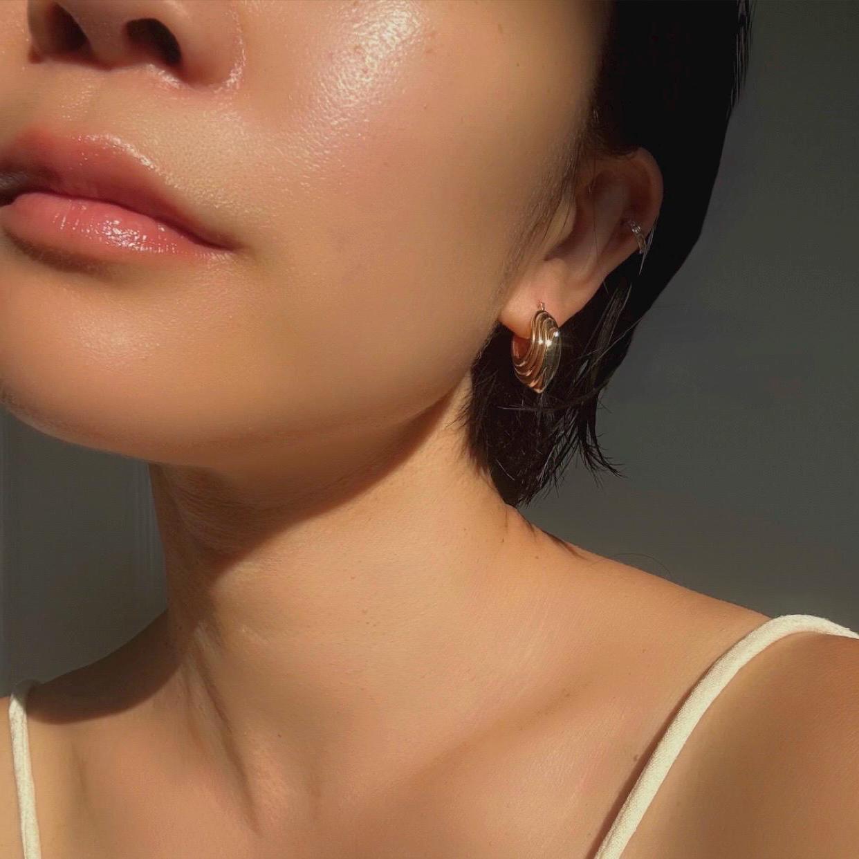 Vintage 14K Solid Gold Ribbed Hoop Earrings – Stylish Statement Hoops