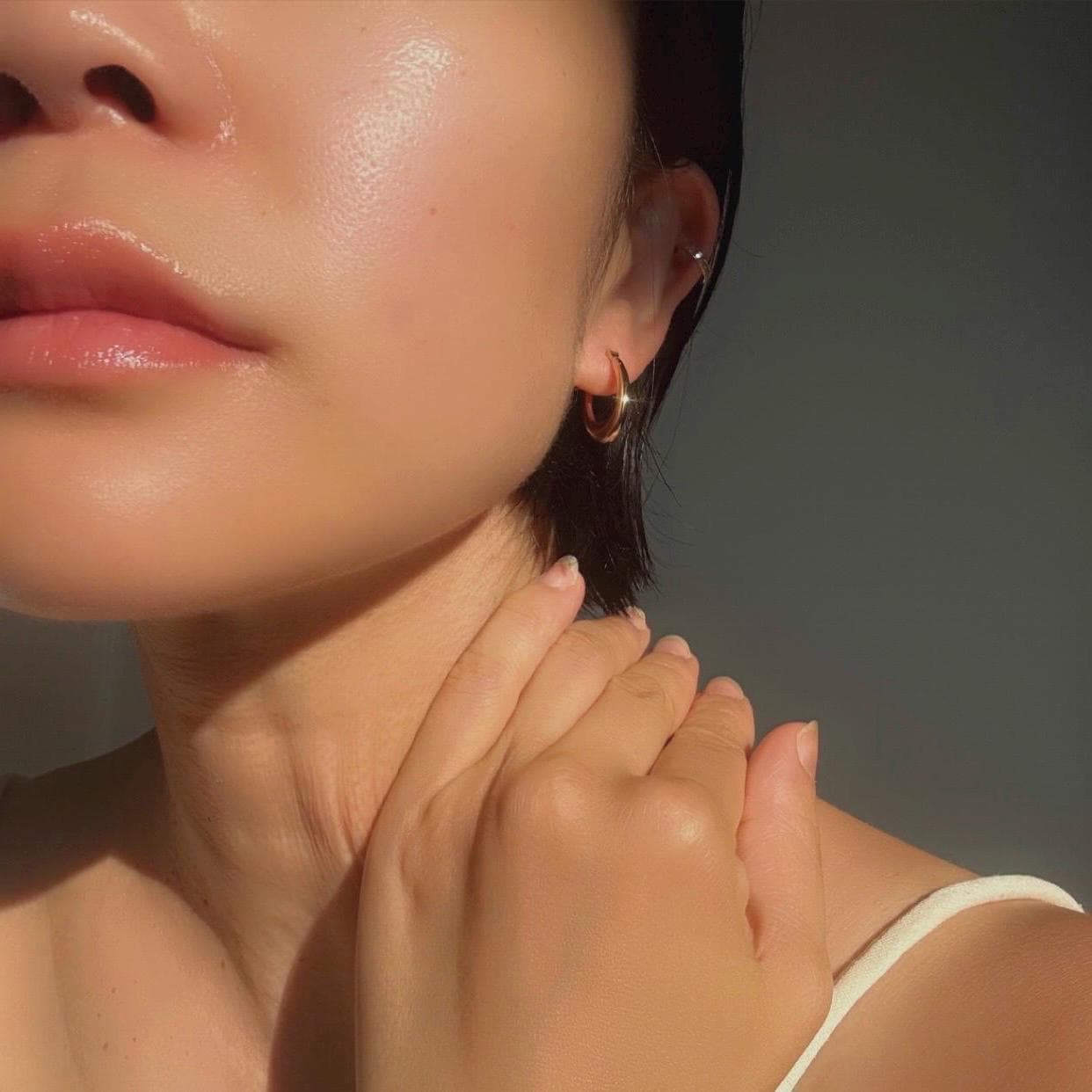 18K Solid Gold Petite Eva Hoop Earrings – Everyday Luxury