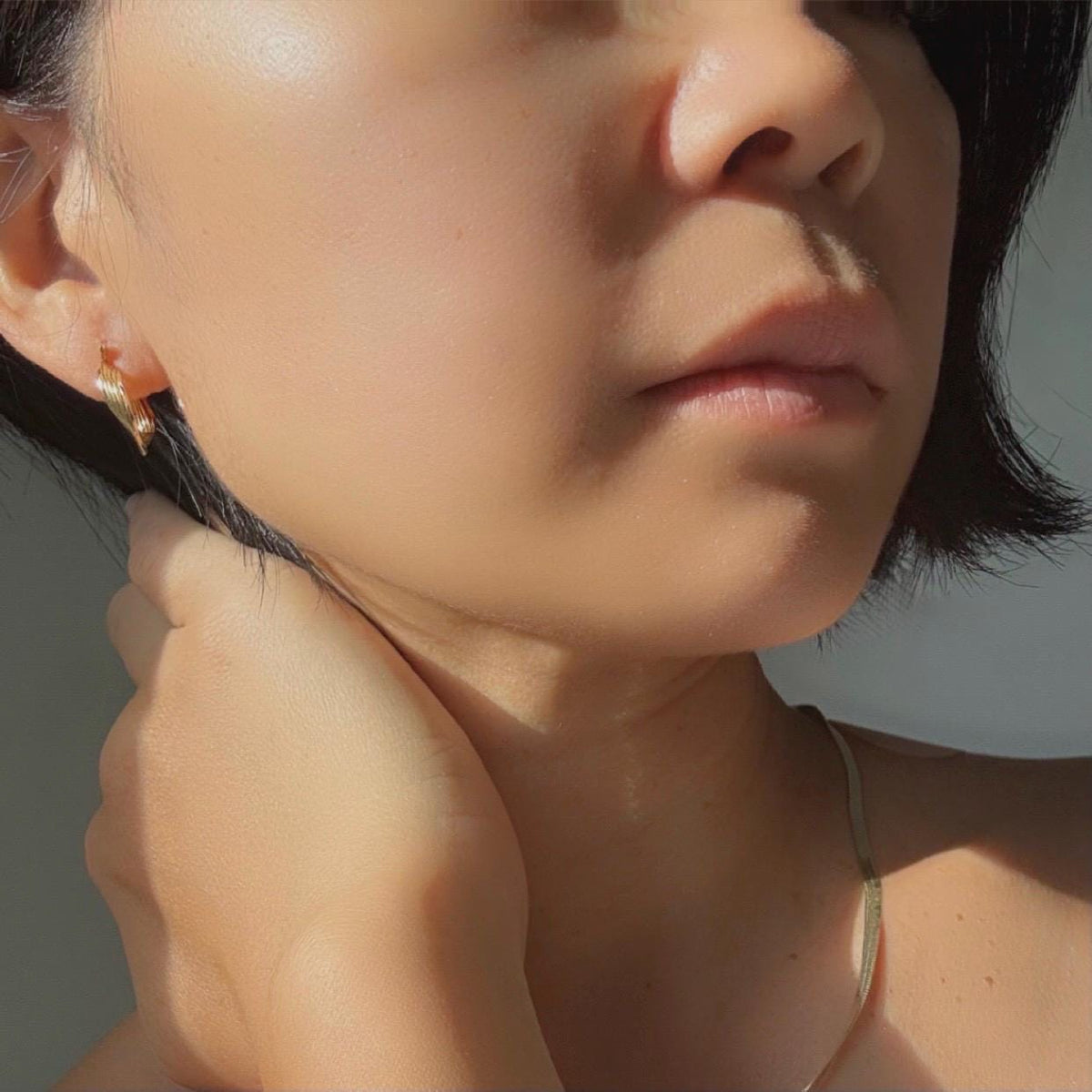Vintage 10K Solid Gold Petite Ribbed Hoop Earrings