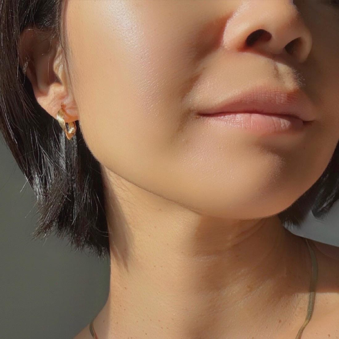 Vintage 10K Solid Gold Petite Ribbed Hoop Earrings