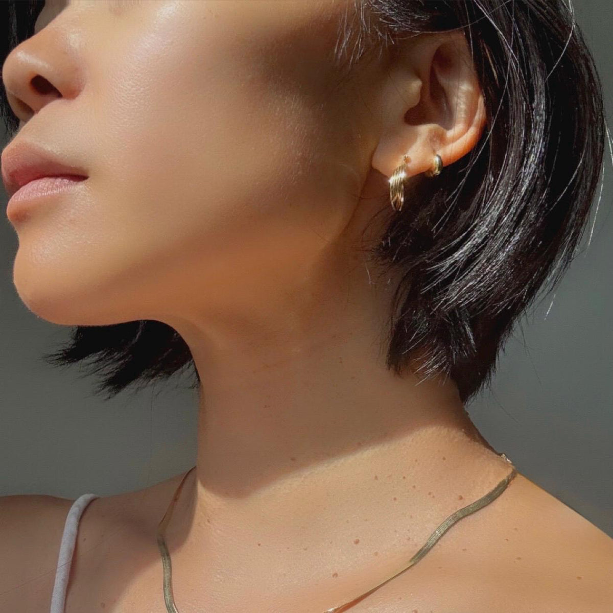 Vintage 10K Solid Gold Petite Ribbed Hoop Earrings