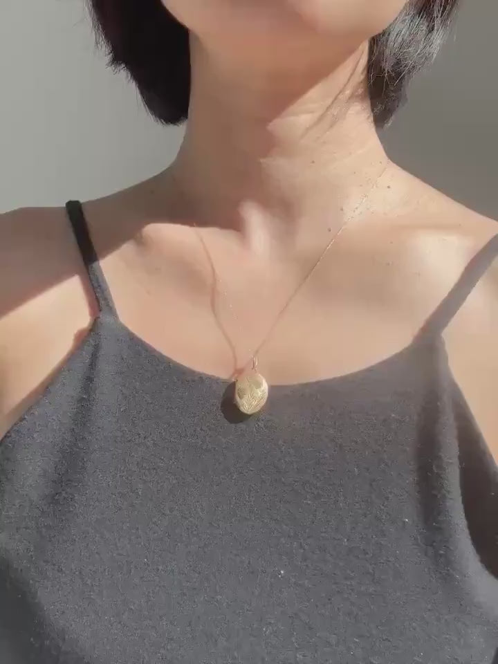 14K Solid Gold Floral Locket Necklace – Vintage Style Keepsake Pendant