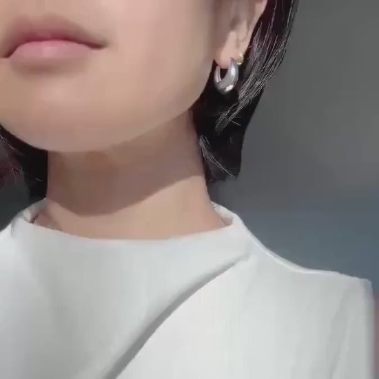 Sterling Silver Pamela Hoop Earrings – Polished Minimalist Everyday Jewelry